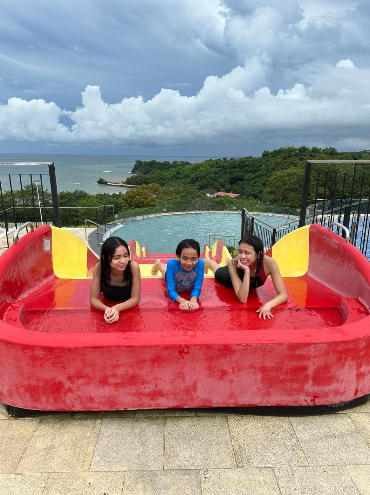Casa Amores: Camaya Coast Mariveles Kültér fotó