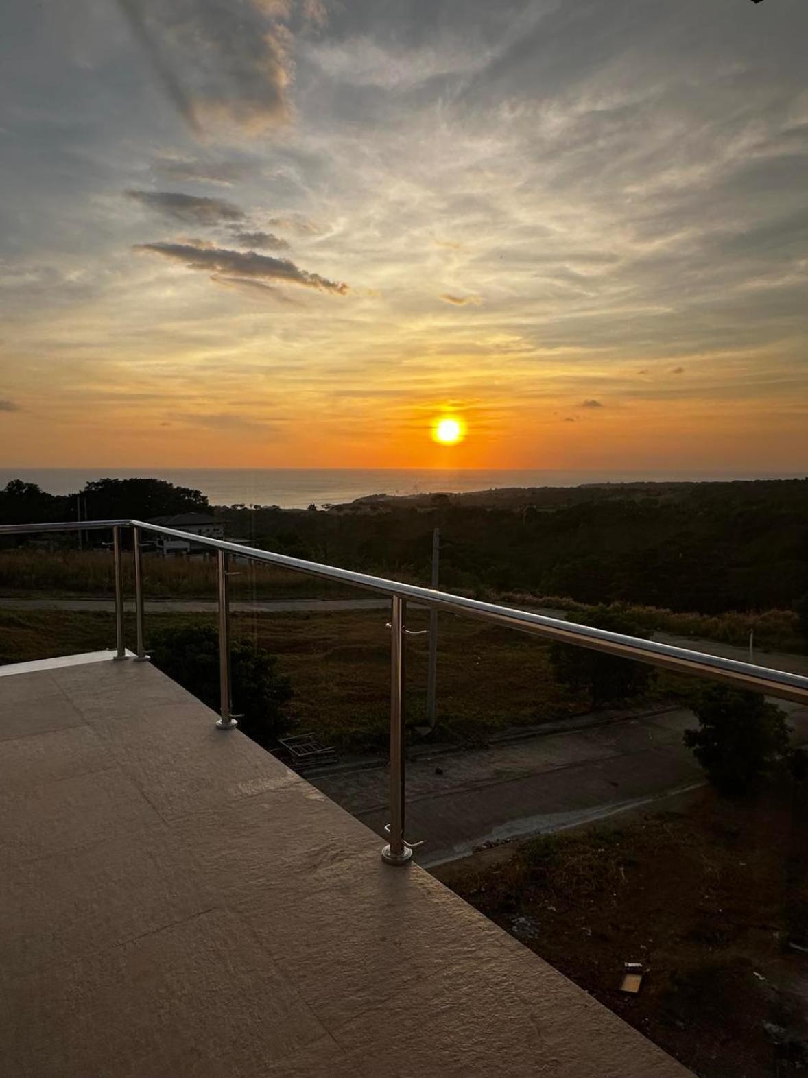 Casa Amores: Camaya Coast Mariveles Kültér fotó