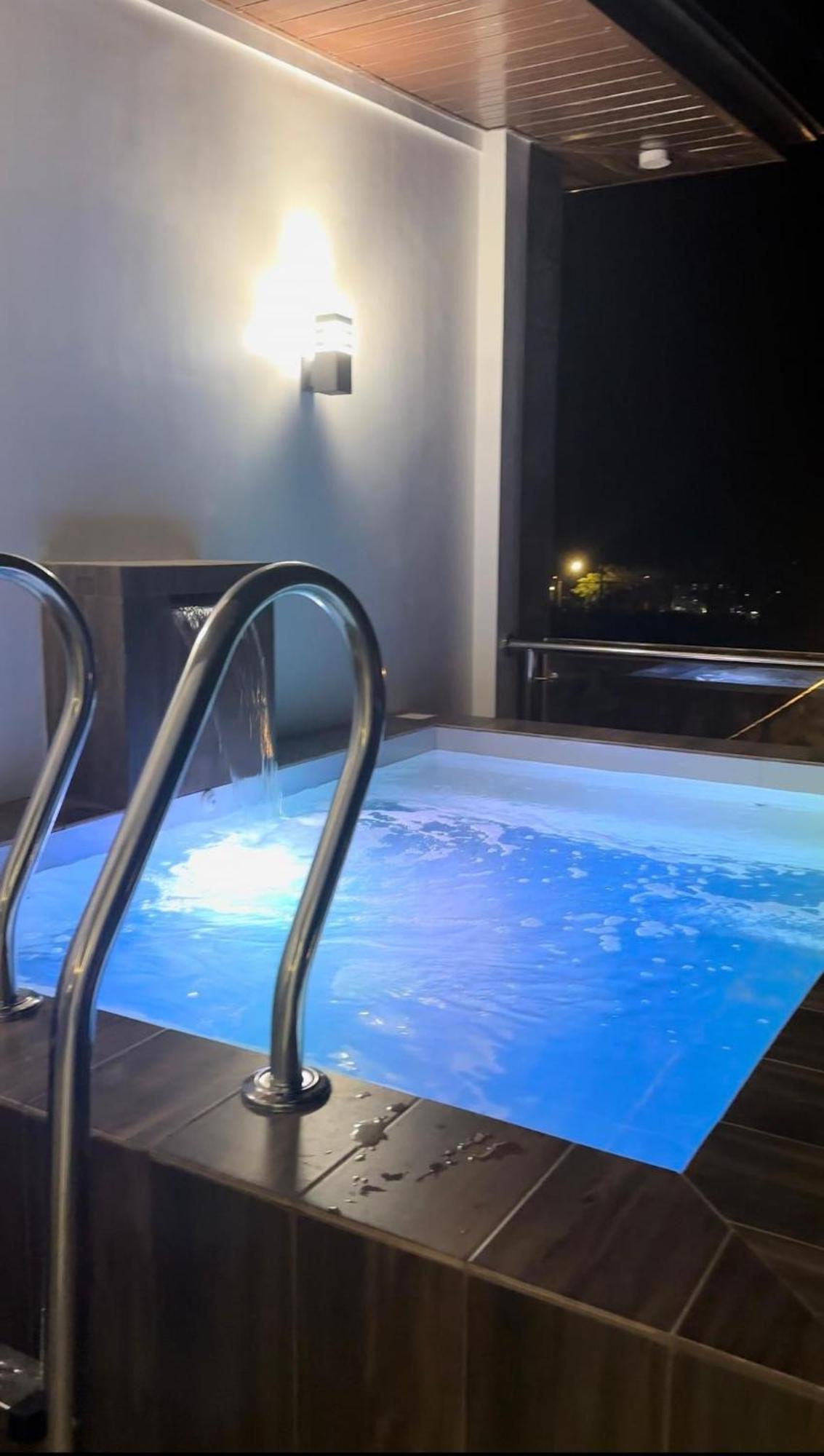 Casa Amores: Camaya Coast Mariveles Kültér fotó
