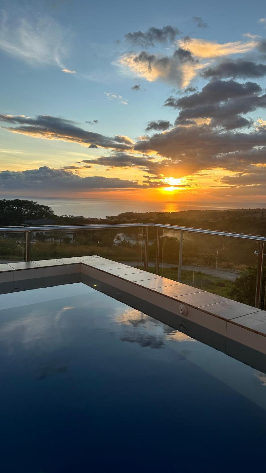 Casa Amores: Camaya Coast Mariveles Kültér fotó